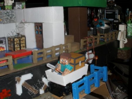 乐高玩具火车的规模为Minecraft史提夫雷车