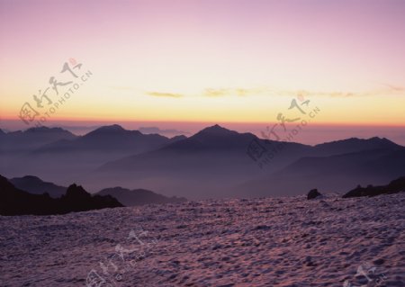 夕阳山峰