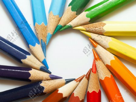 彩色铅笔排放成圆形图片素材