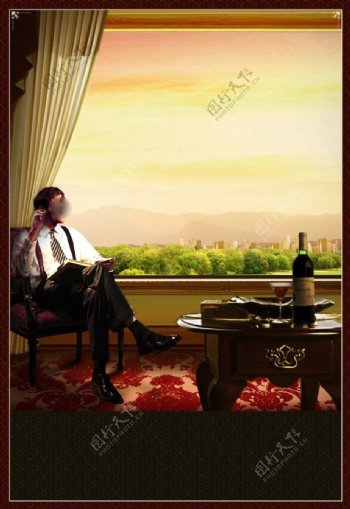 坐在椅子上的男人红酒