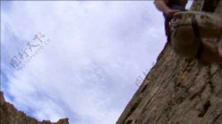 登山者坠落悬崖3股票的录像