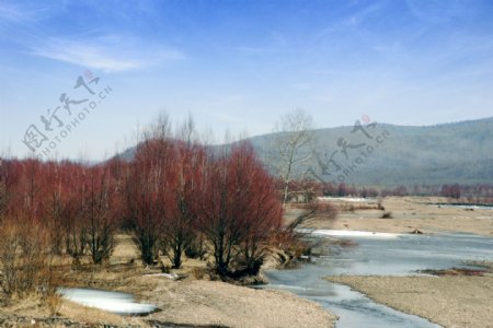 初春南坝外河套风景图片