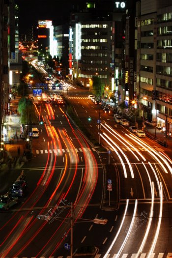 东京夜晚的公路图片