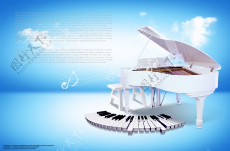 蓝天下的白色钢琴和琴键