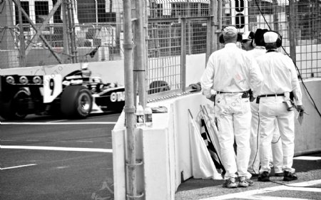 F1赛车场黑白一景