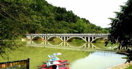 旅游景区桥长河图片