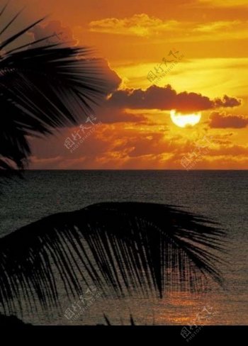 高清夕阳海滩图片