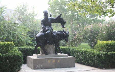 张果老倒骑驴铜雕塑图片