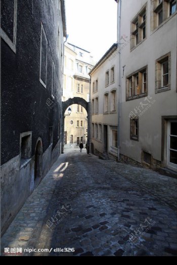 欧洲古旧街道坡门楼图片