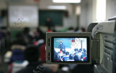 摄像机录下正在上课老师图片