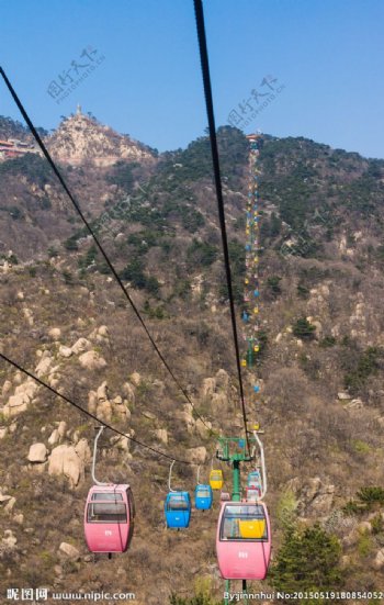 高山上的索道缆车景观图片