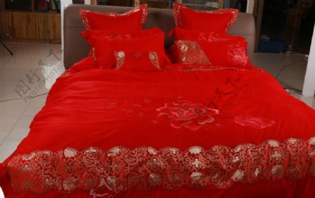 红色的床图片