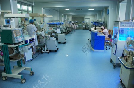 广西最大的设备先进的新生儿重症监护室图片