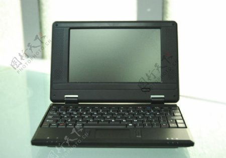 黑色笔记本电脑上网图片