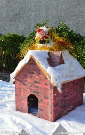 人造雪景小房子图片