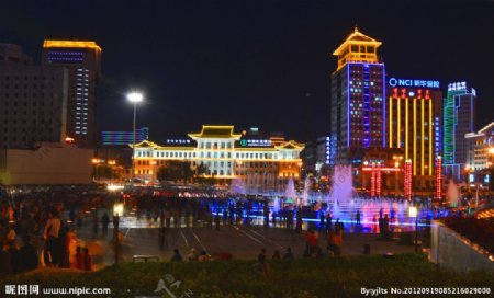 延吉市夜景青年湖图片