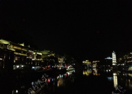 凤凰古城沱江夜景图片