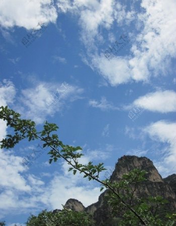 太行山七月蓝天图片