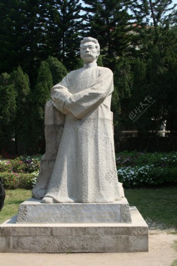 厦门大学鲁迅石雕像图片