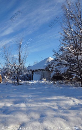 雪景毡房图片