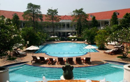 豪华别墅酒店里的游泳池图片