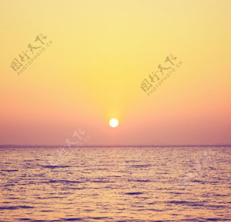 夕阳海边图片