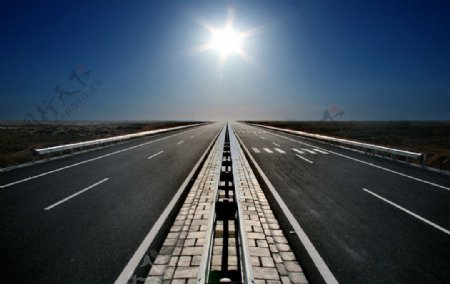 兰州至乌鲁木齐的高速公路图片