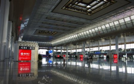 南京南站到达厅图片