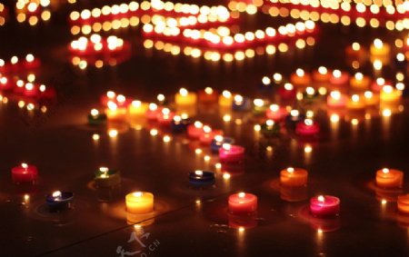 蜡烛夜晚祈福图片