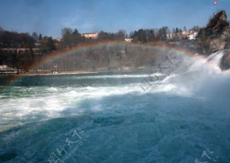 瑞士莱茵瀑布生彩虹图片