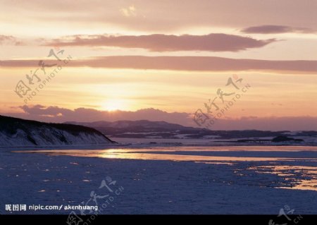 夕阳下的冰雪河图片