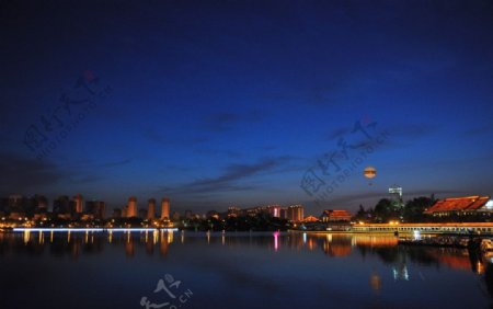 西安曲江夜景图片