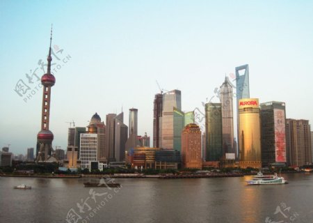 上海浦东陆家嘴金融贸易区沿江楼群图片