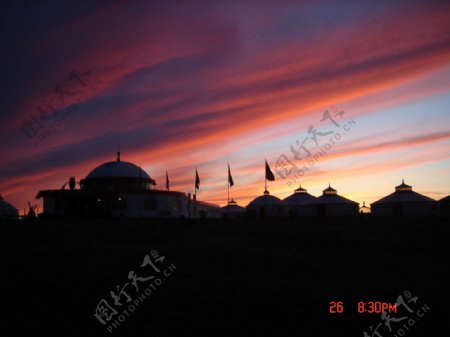 夕阳下的蒙古包图片