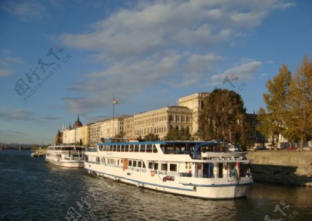 布达佩斯多瑙河岸景图片