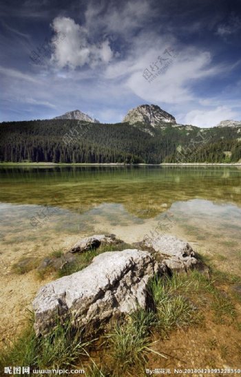 地中海黑山自然湖泊图片