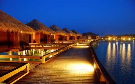 马尔代夫水上屋夜景图片