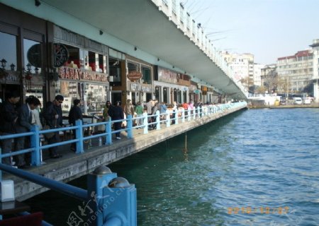 桥下餐厅图片