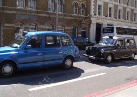伦敦街上的老爷出租车图片