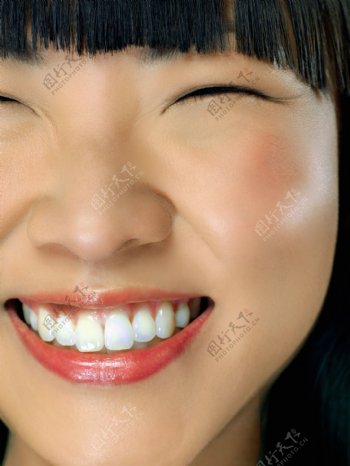高清东方女性微笑脸部特写图片