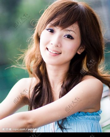 台湾网络人气美女果子MM清凉淡蓝裙装图片