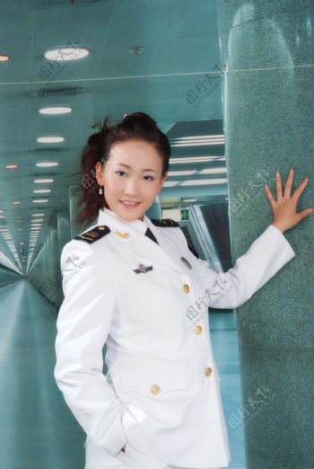 美女写真摄影地铁军人部队军服女军人海军图片