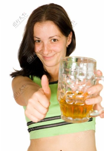 喝酒的女人图片