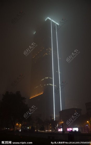 雾霾夜景图片
