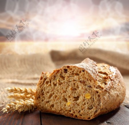 全麦面包小麦图片