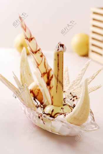 西餐冰淇淋香蕉船图片