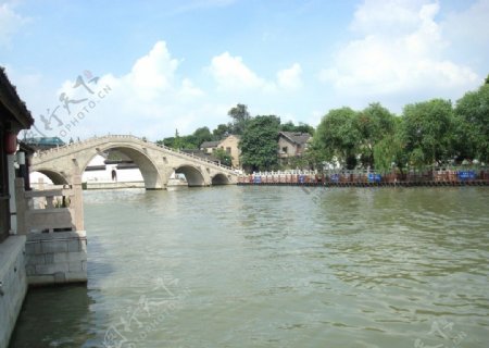 山塘水桥远景图片
