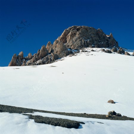 雪山怪石图片