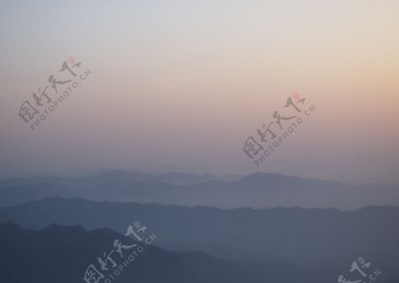 泰山清晨薄雾图片
