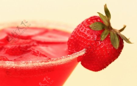 美味草莓鸡尾酒饮料图片